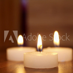 Warme Stimmung, Kerzen, Kirche