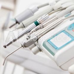 Instrumente beim Zahnarzt