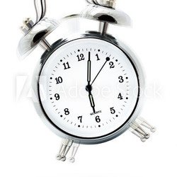 Clásico reloj despertador sonando