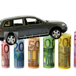 Auto und Geldscheine als Diagramm