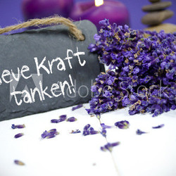 Lavendel mit Schiefertafe, Neue Kraft tanken und Kerze