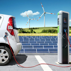 E-Car mit Solartankstelle und Windkraft