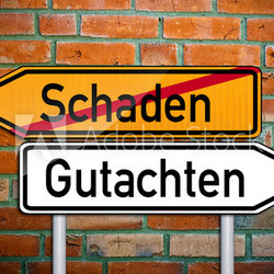 Wegweiser auf Ziegelsteinwand mit Schaden und Gutachten