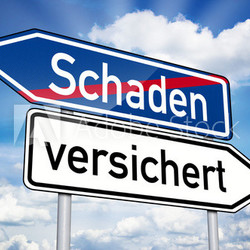 Wegweiser mit Schaden und versichert