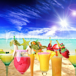 Strandbar: Cocktails genießen am karibischen Strand