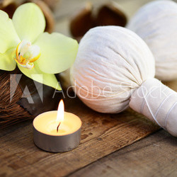 Massage , Kräuterstempel