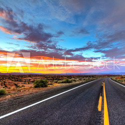 Roadview im Sonnenuntergang - USA