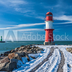 Die Molentürme in Warnemünde im Winter.