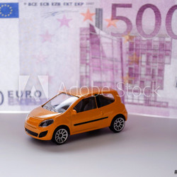Auto und Euroschein