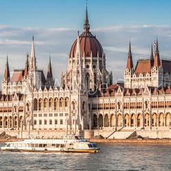 Chain Bridge and Hungarian Parliament, Budapest, Hungary