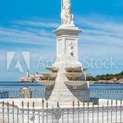 Statue of Neptune and the castle of El Morro in Havana