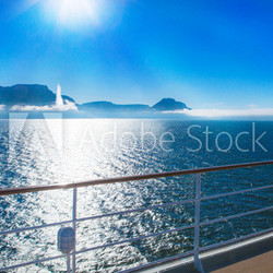 Fjord in Island, Aussicht vom Schiff